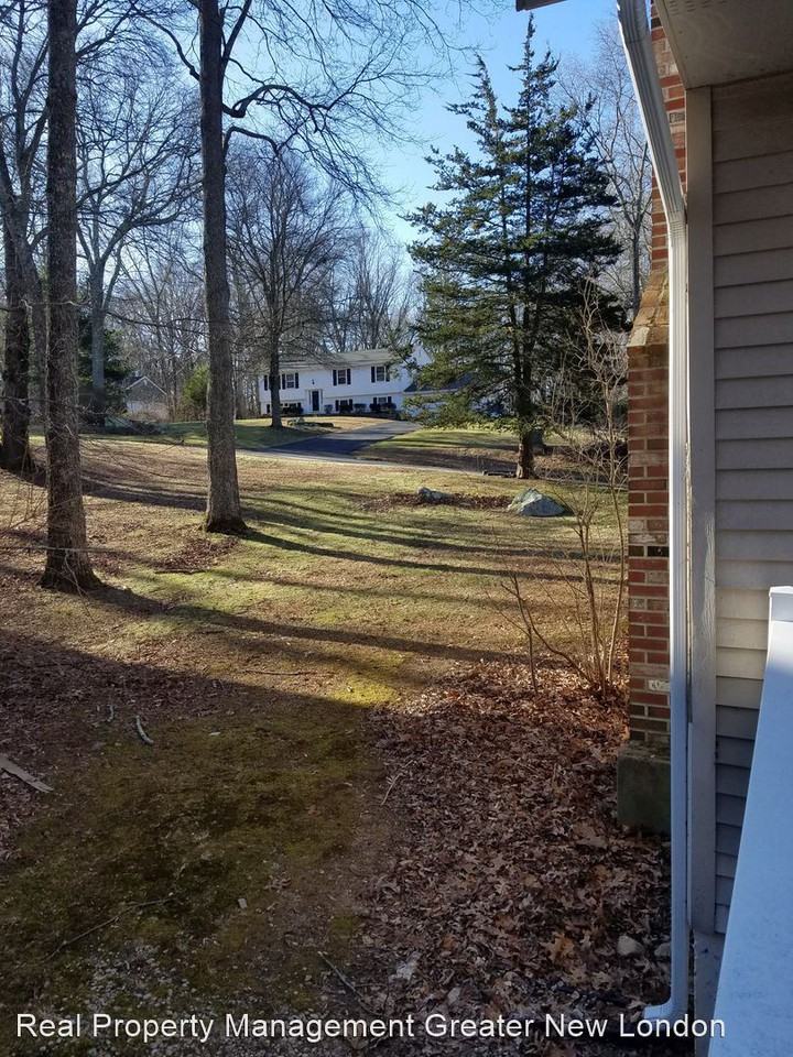 5 Friar Tuck Dr - Photo 3 of 37