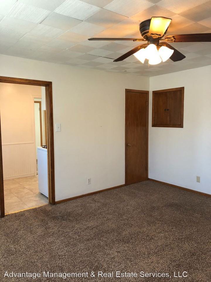 251 E 300 S - Photo 3 of 9