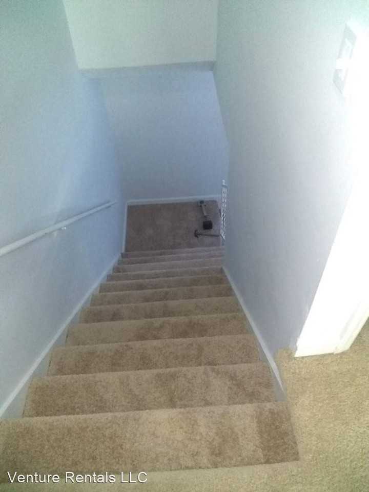 210 E Catawba Ave - Photo 2 of 3