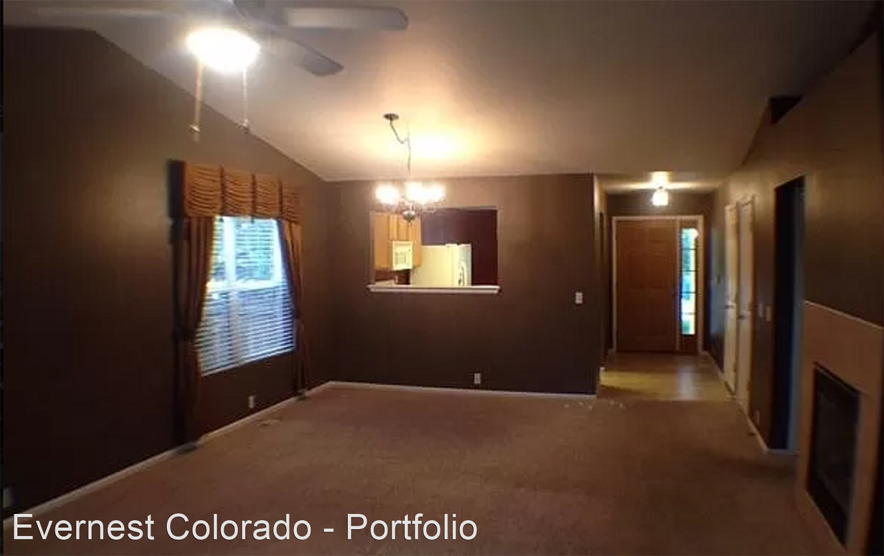 8215 Silver Glen Dr - Photo 3 of 14