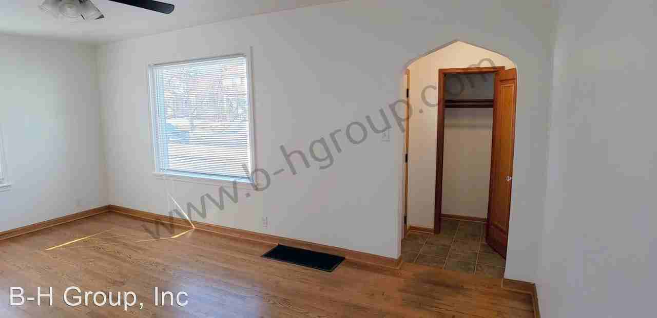 5707 37th Ave - Photo 2 of 23