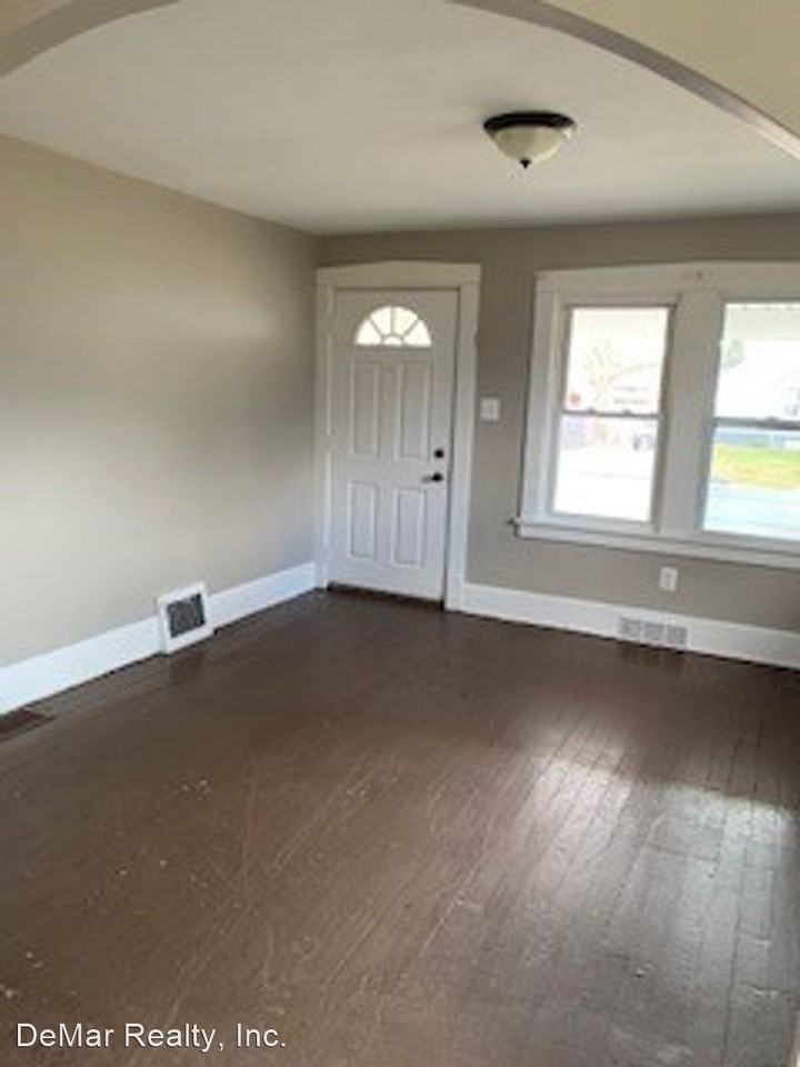 920 Pasadena Ave - Photo 3 of 8