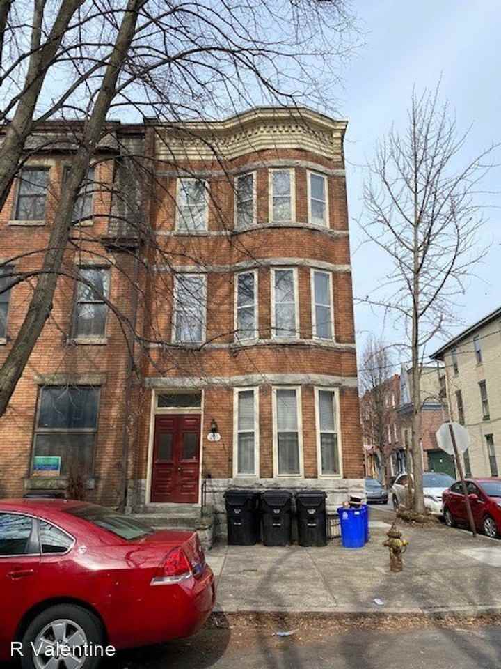 206 Hamilton St Apartments in Old Uptown Historic District, Harrisburg