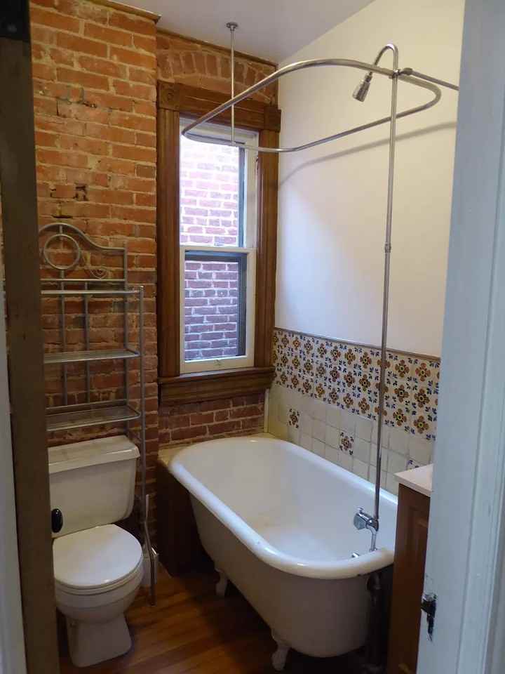 1105 C St Ne #1 - Photo 5 of 17
