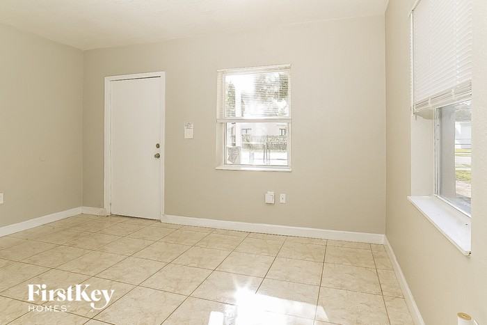 16401 Nw 162nd Street Rd - Photo 3 of 15