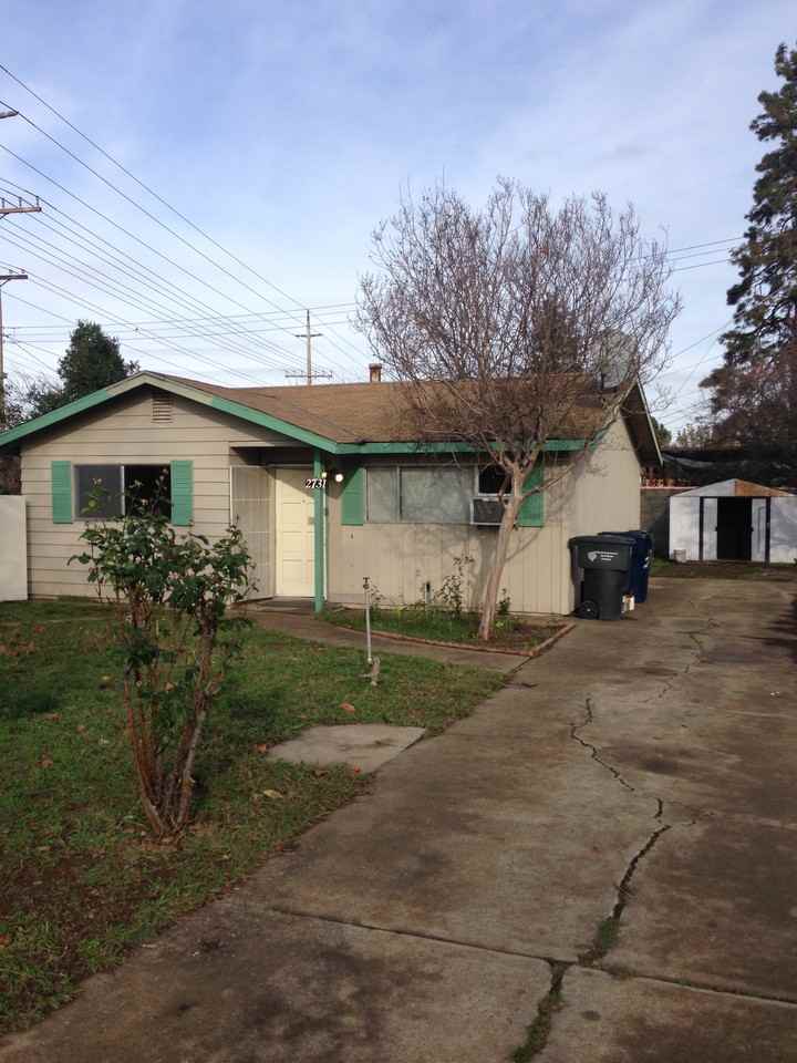 2731 34th Ave - Photo 2 of 8