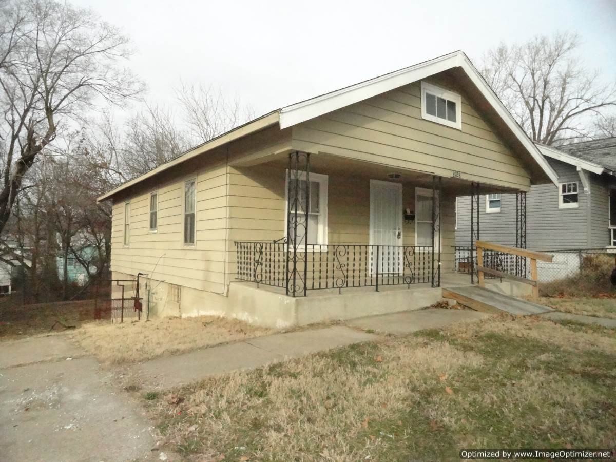 3928 Mersington Ave - Photo 3 of 17
