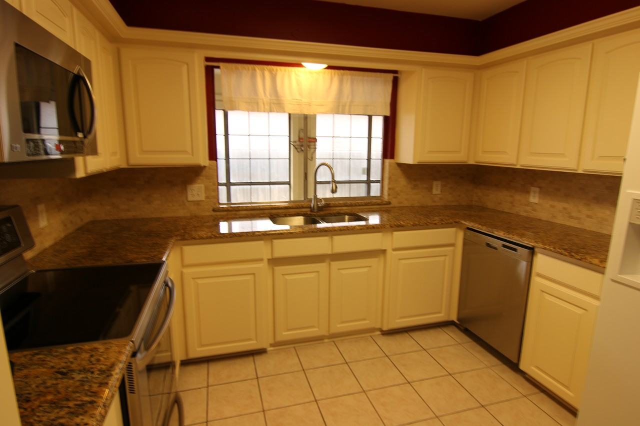 9647 Atherton Dr - Photo 3 of 9