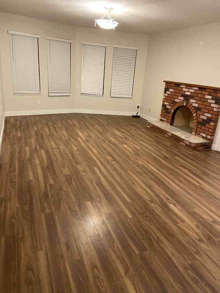 2212 E 47th Ave - Photo 3 of 5