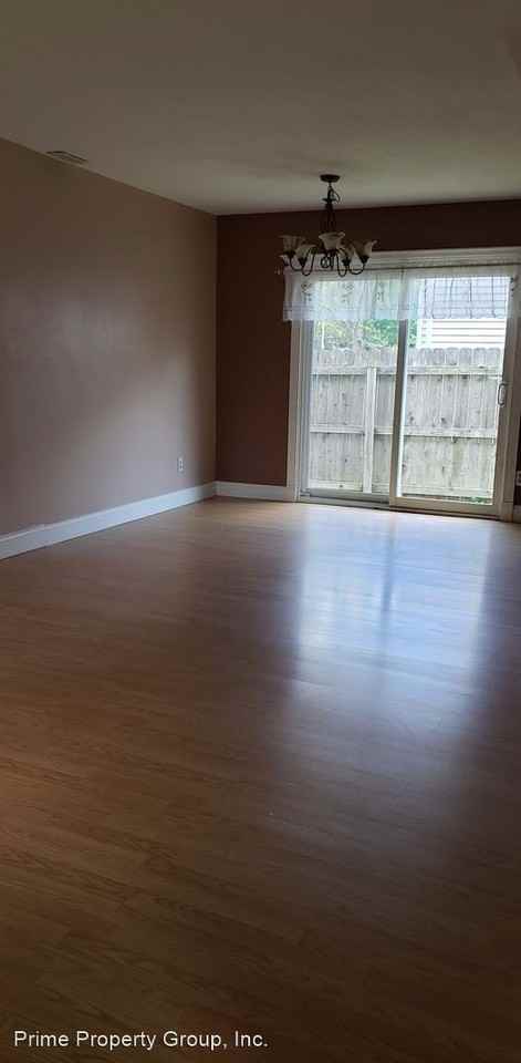 402 S Russell St - Photo 2 of 13