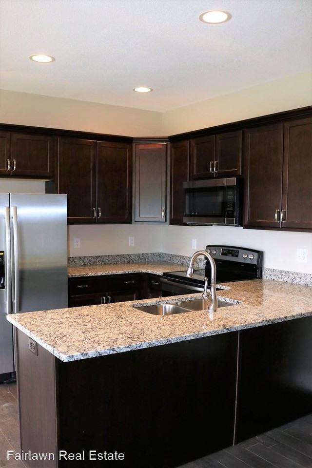 818 Sedgegrass Dr - Photo 2 of 12