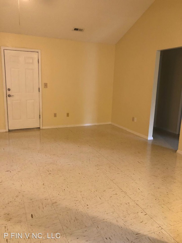 108 Swing Ct - Photo 2 of 16