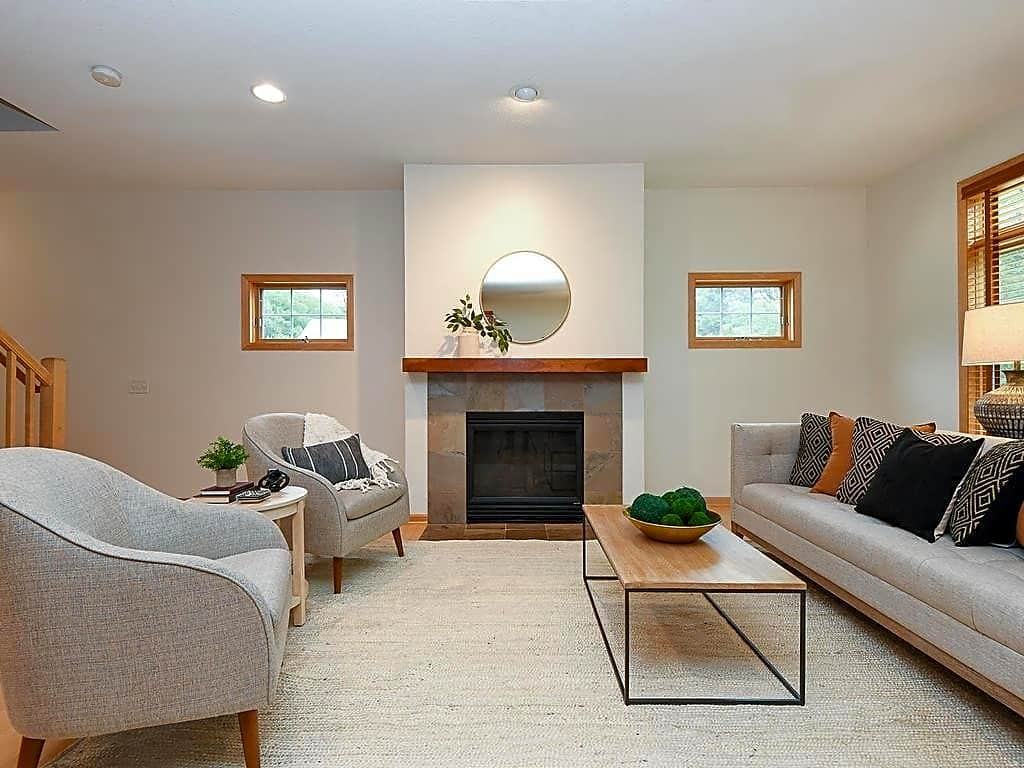 834 Deer Park - Photo 2 of 32