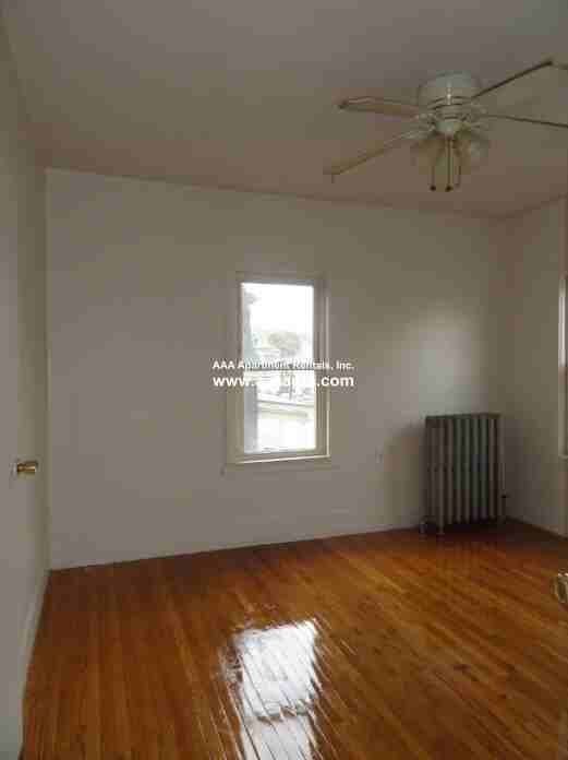 11 Henry St - Photo 3 of 10