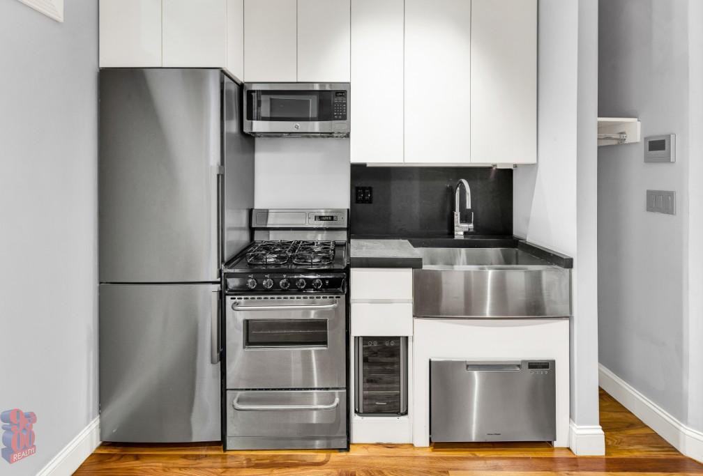 E 116th St #4C - Photo 4 of 7