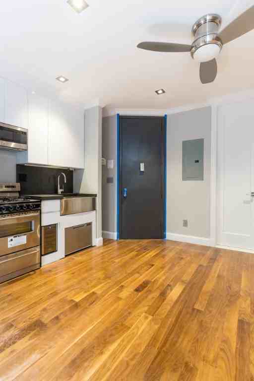 E 116th St #4C - Photo 2 of 7