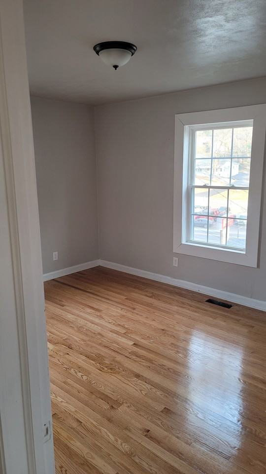 2930 Fleetwood Avenue Southwest - Photo 6 of 7