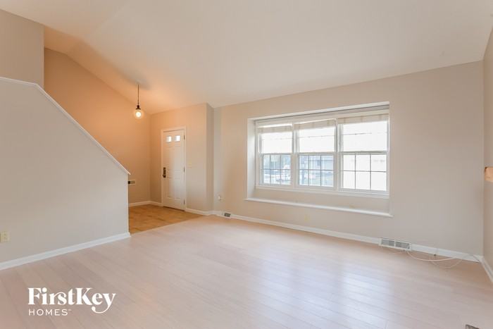 1208 Ne 73rd St - Photo 3 of 15