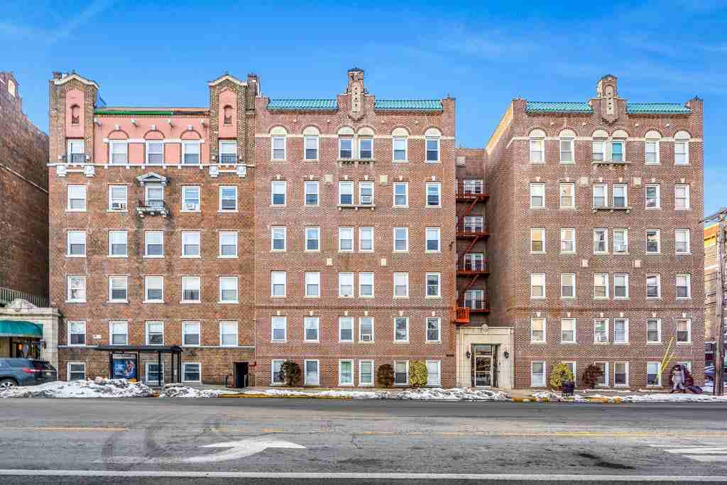 5915 Boulevard East #B6