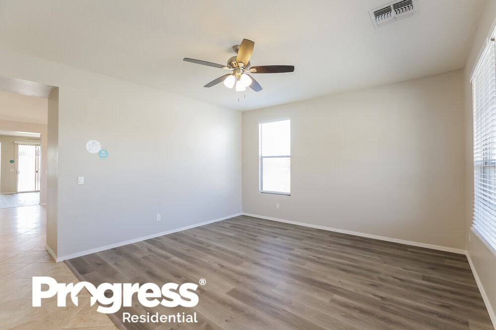 3221 W Apollo Rd - Photo 3 of 16