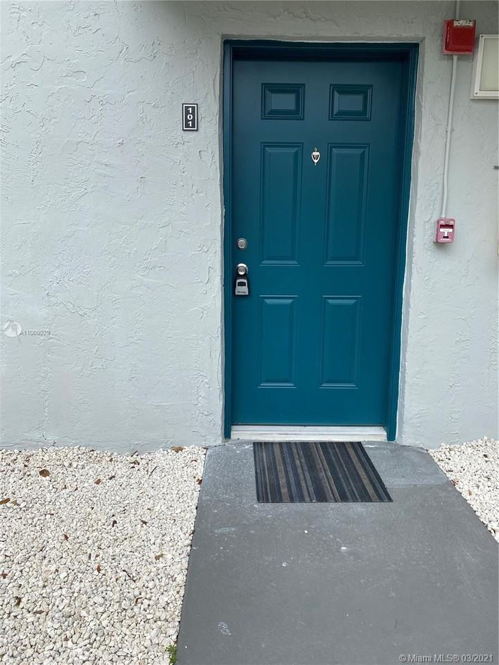 7140 Nw 179th St - Photo 2 of 13