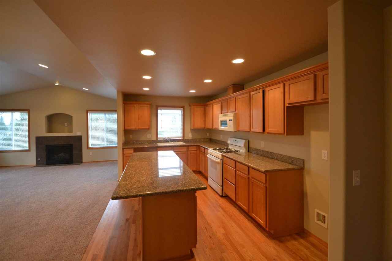 5724 S Bangor St - Photo 3 of 16