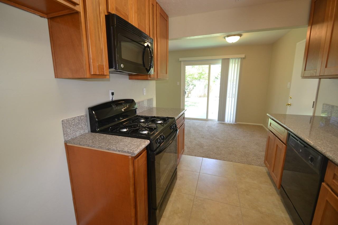 5161 Toronto Way - Photo 3 of 9