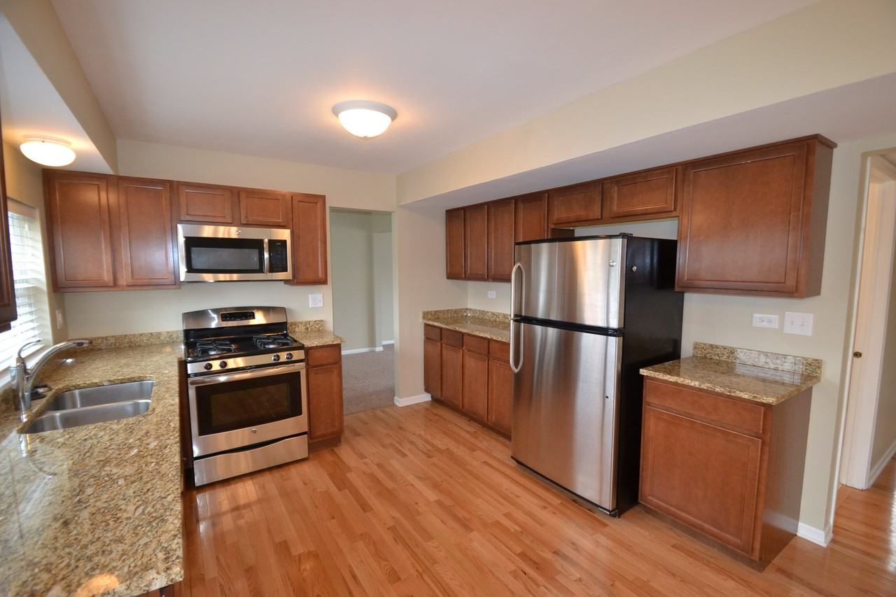 1300 Woodlake Dr - Photo 3 of 7