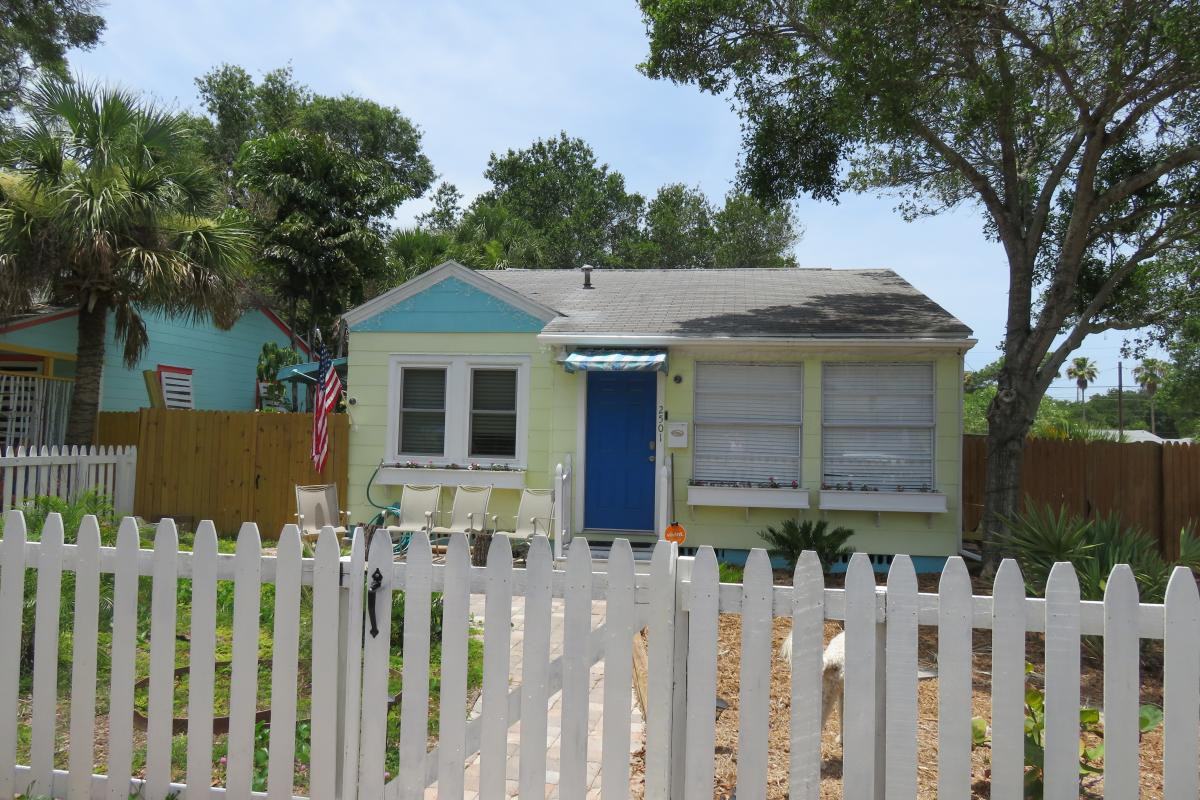 2501 Oakdale St S - Photo 2 of 16