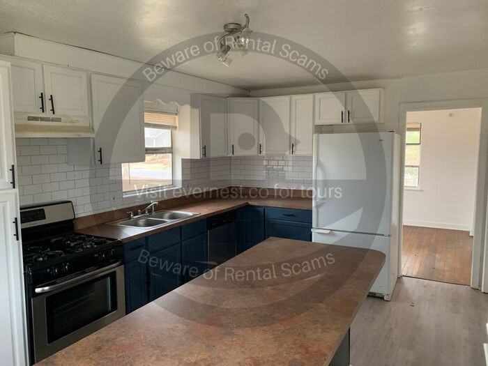 1604 50th St N - Photo 3 of 15