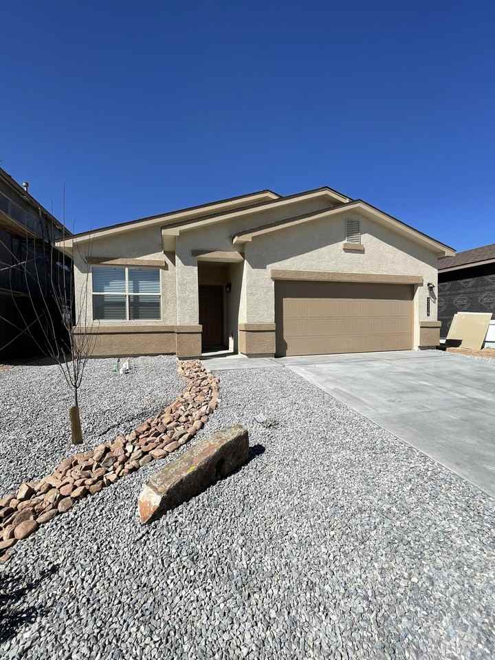 2116 Solitaire St Ne #1