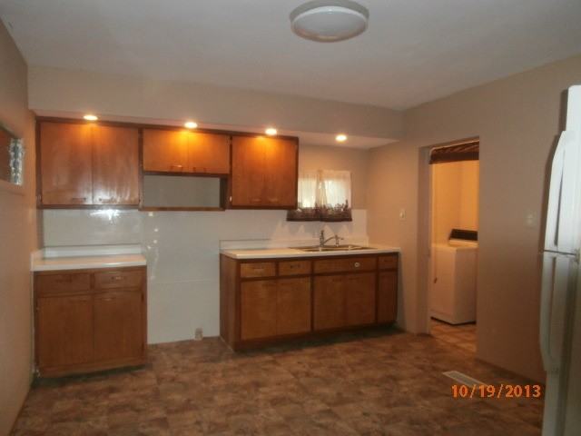 185 W Sheffield St - Photo 2 of 12