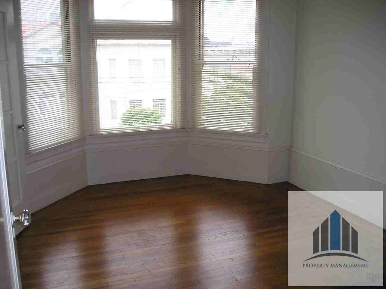 garden apartment withold world charm - Photo 3 of 12