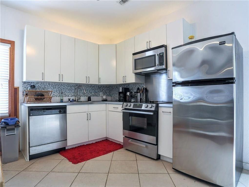 5200 Avenue F - Photo 3 of 17