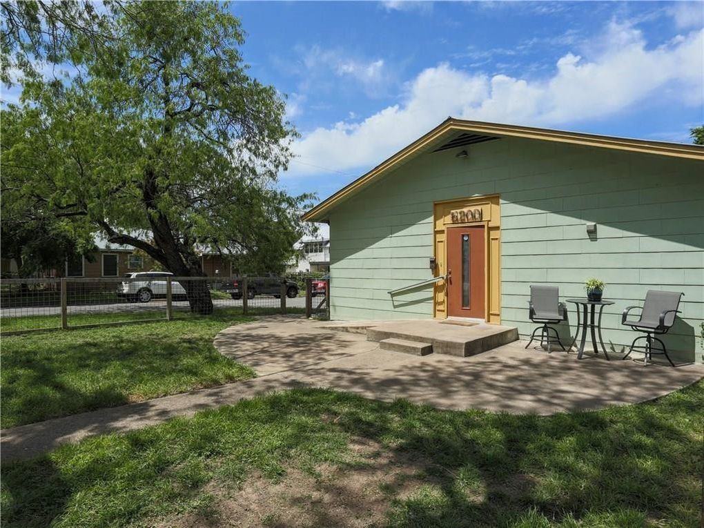 5200 Avenue F - Photo 4 of 17