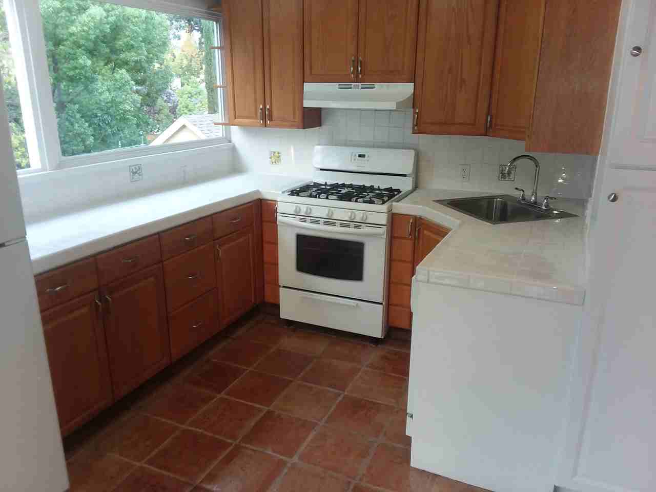 829 Hunt Ave #C - Photo 2 of 8