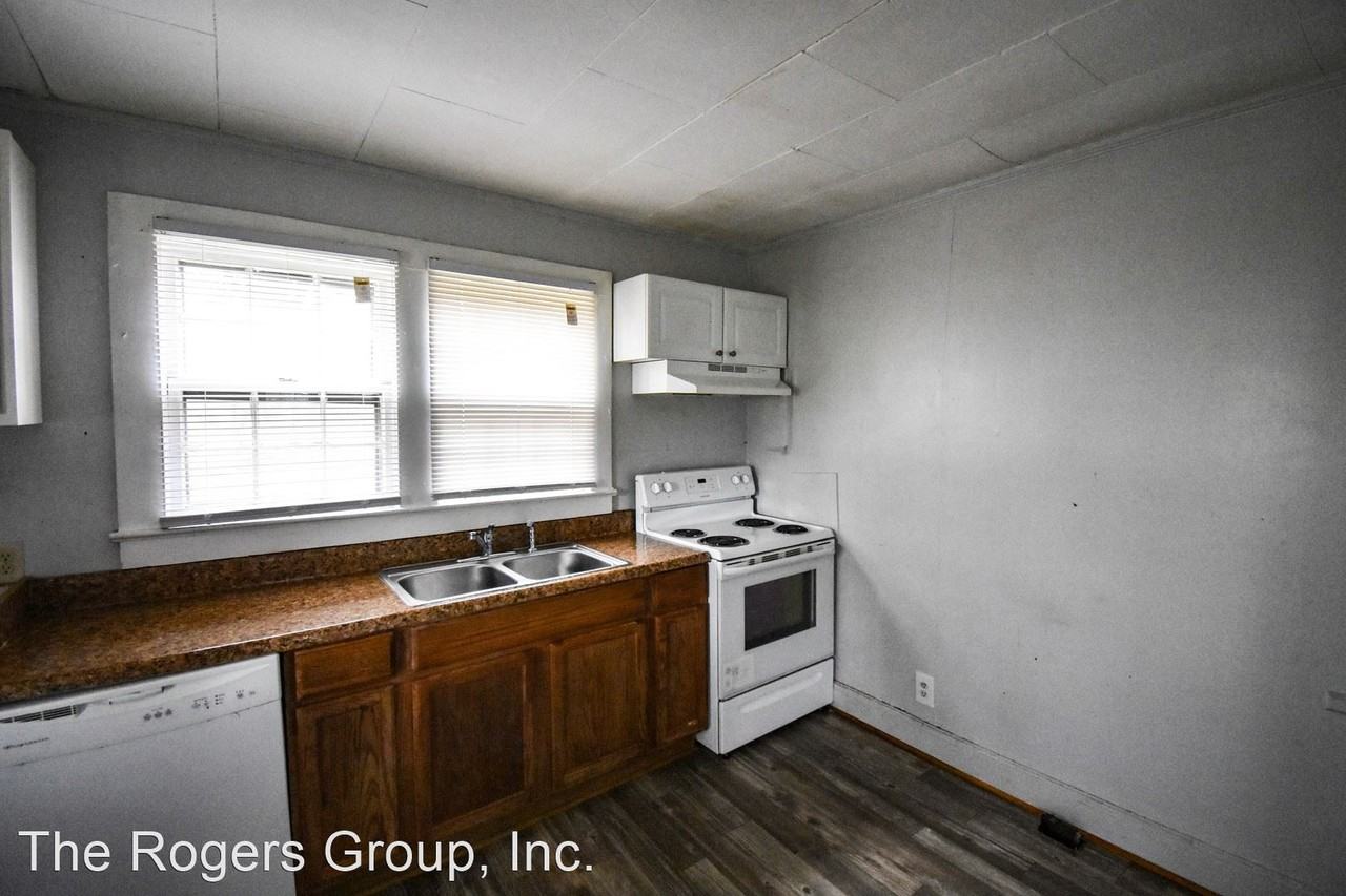 729 Baker St - Photo 2 of 9