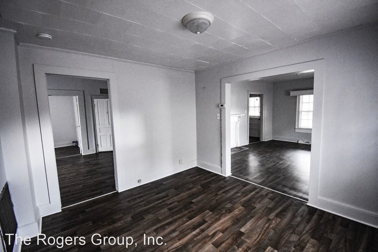 729 Baker St - Photo 3 of 9