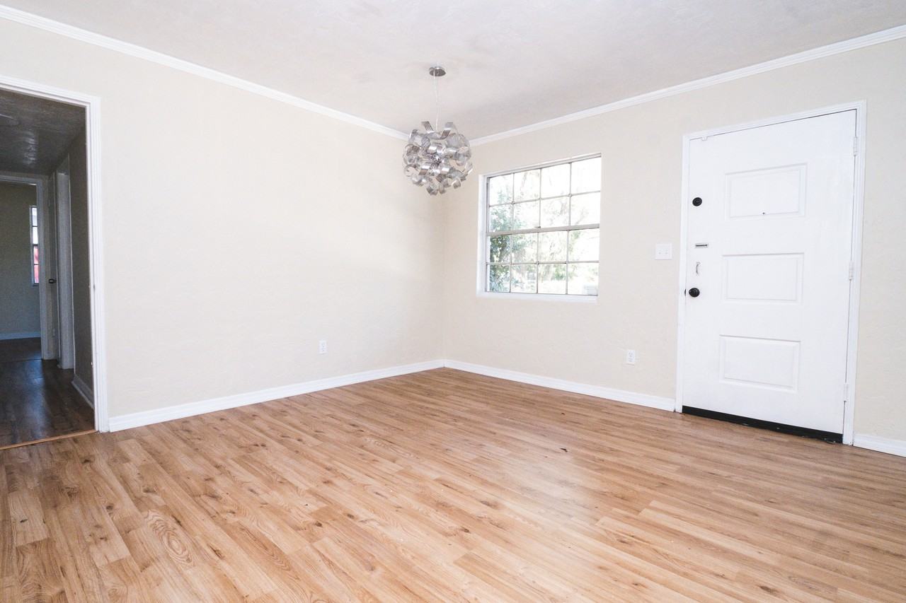 937 Se 9th Pl - Photo 2 of 25