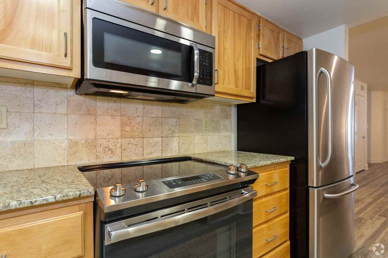 OAKSHADE COMMONS APARTMENTS - Photo 5 of 20