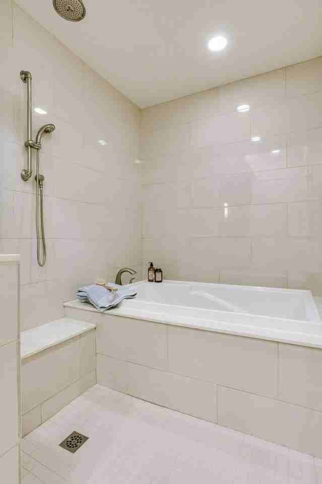 2212 Mckinney Ave #1213 - Photo 2 of 13