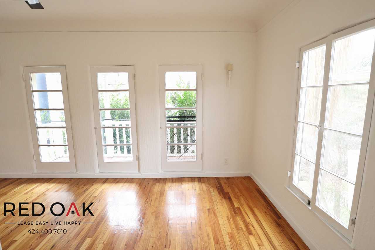 660 S Cochran Ave #202