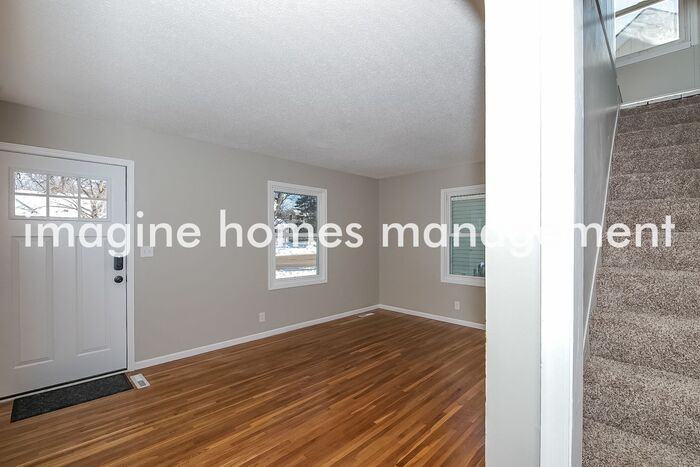 3136 Louisiana Ave S - Photo 3 of 19