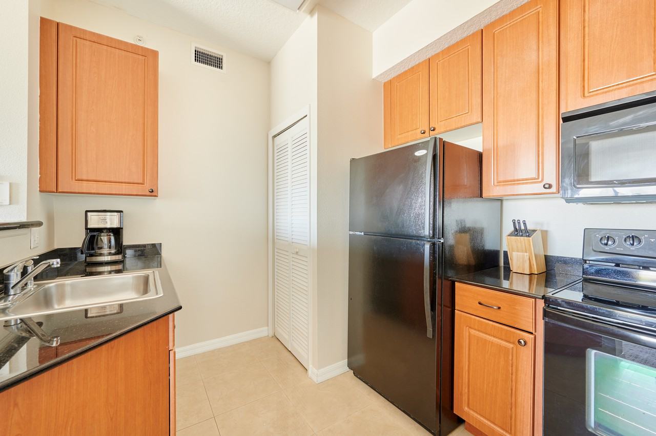 7389 Universal Boulevard - Photo 3 of 29