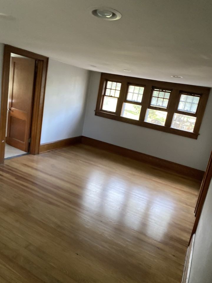 33 Maple St - Photo 3 of 7