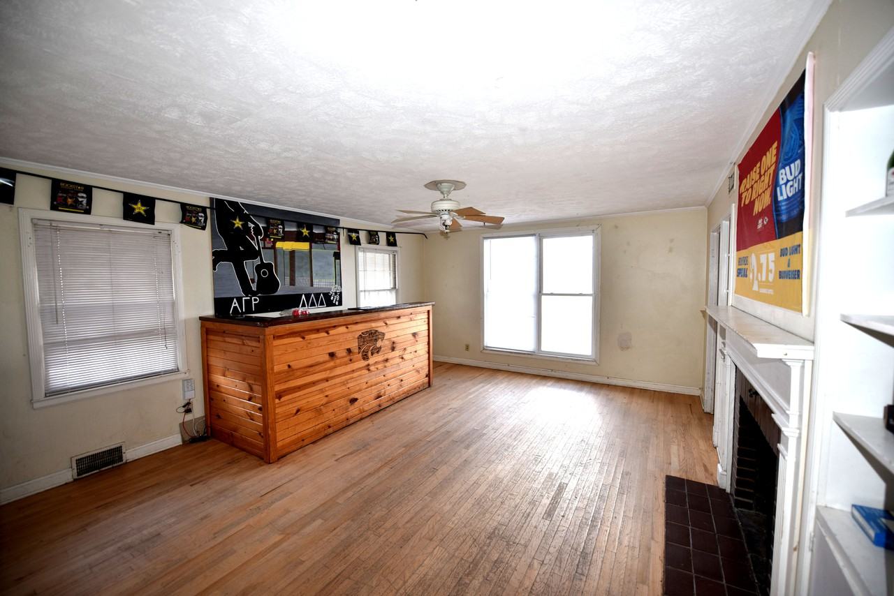 1815 Anderson Ave - Photo 2 of 8