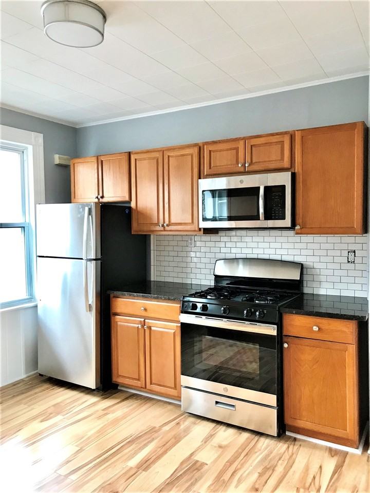 27 Harborview Avenue #2nd floor - Photo 6 of 25