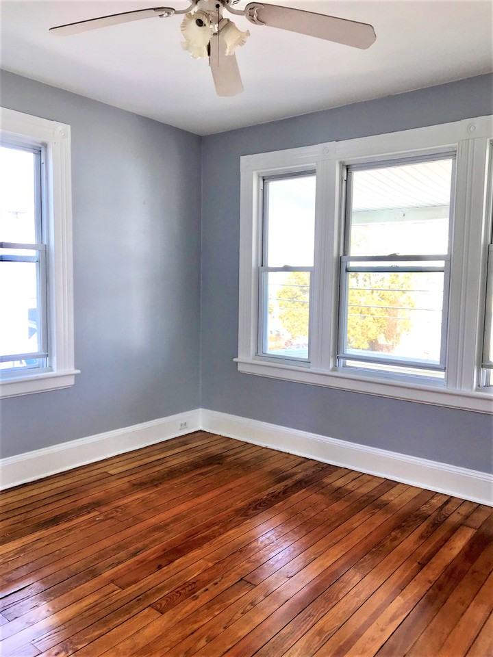 27 Harborview Avenue #2nd floor - Photo 7 of 25