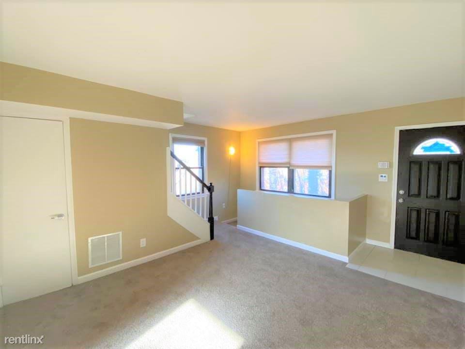 4986 Just St Ne - Photo 3 of 18