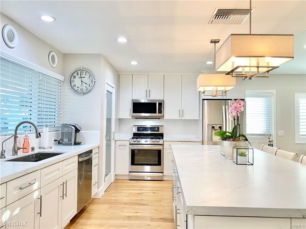 24215 Park St - Photo 2 of 6